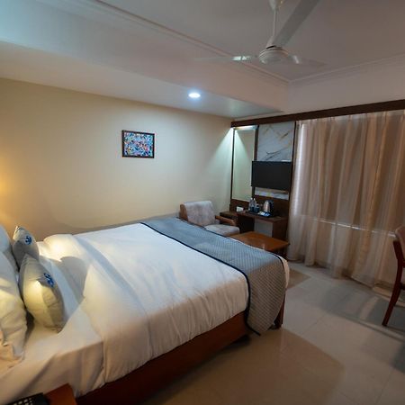 Alba Premier, Vadodara Exterior photo