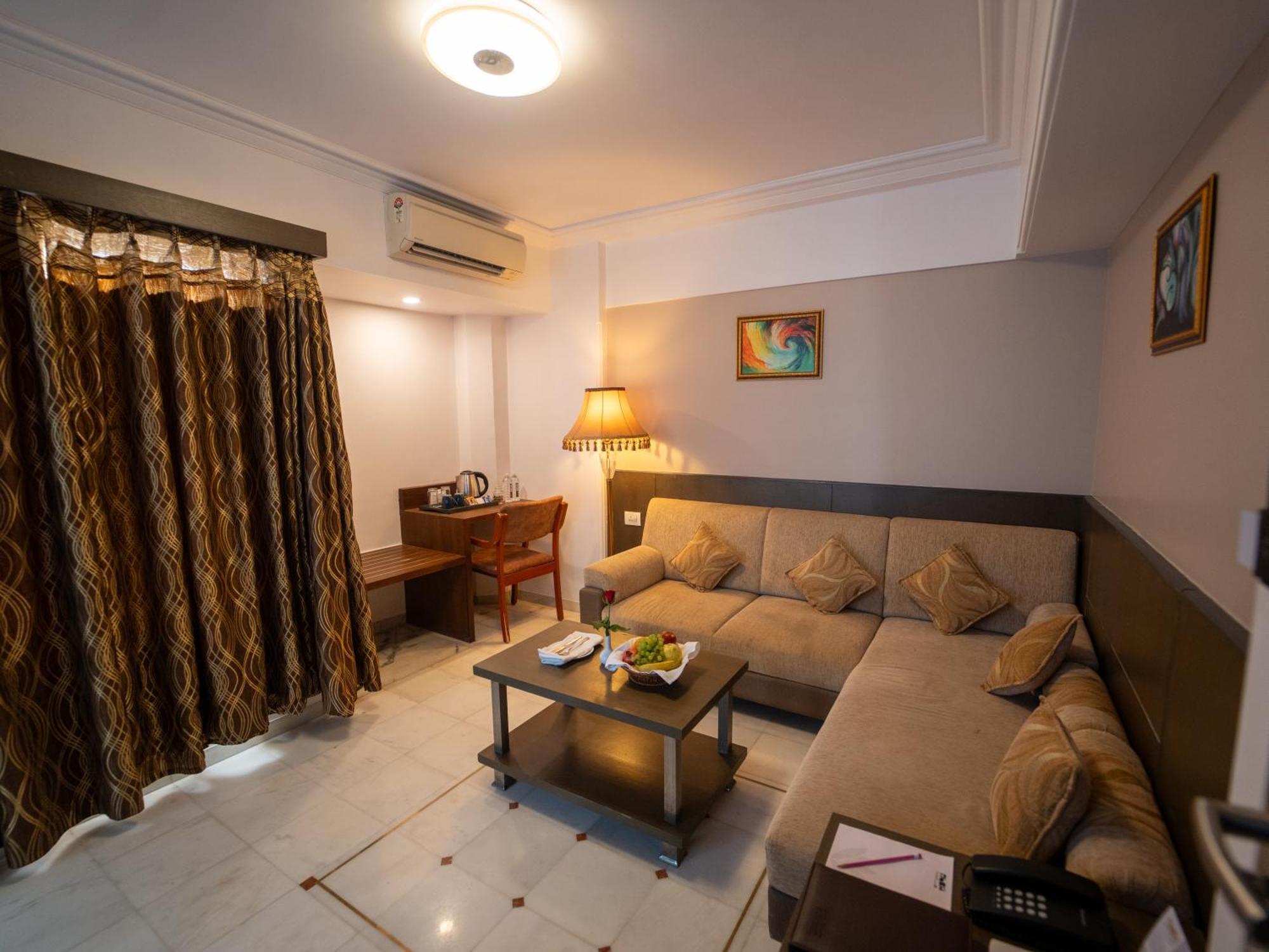 Alba Premier, Vadodara Exterior photo