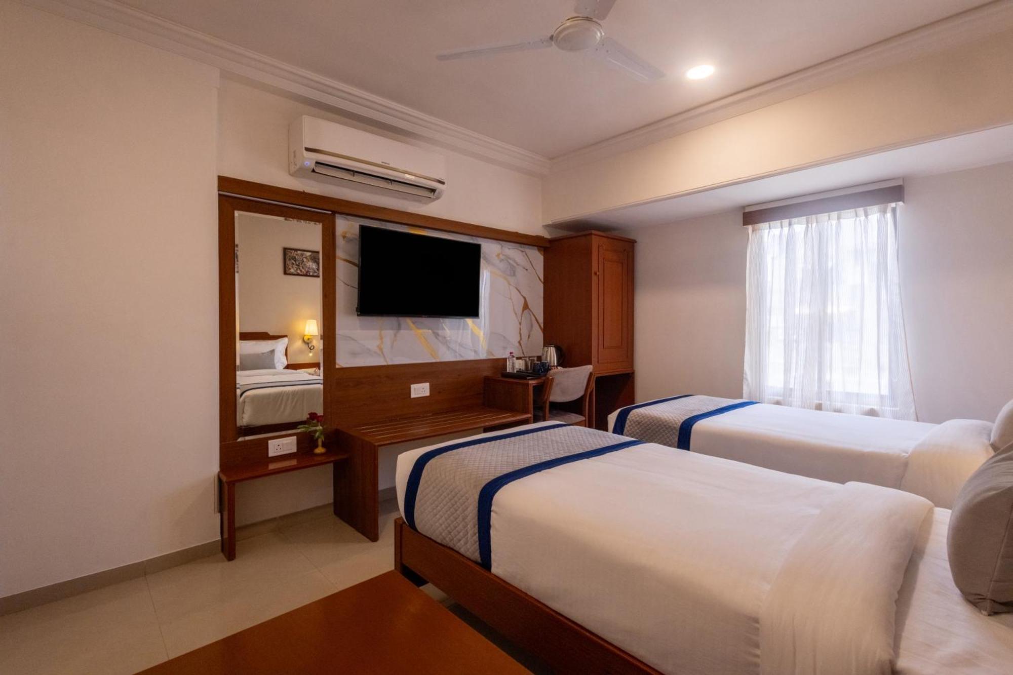 Alba Premier, Vadodara Exterior photo