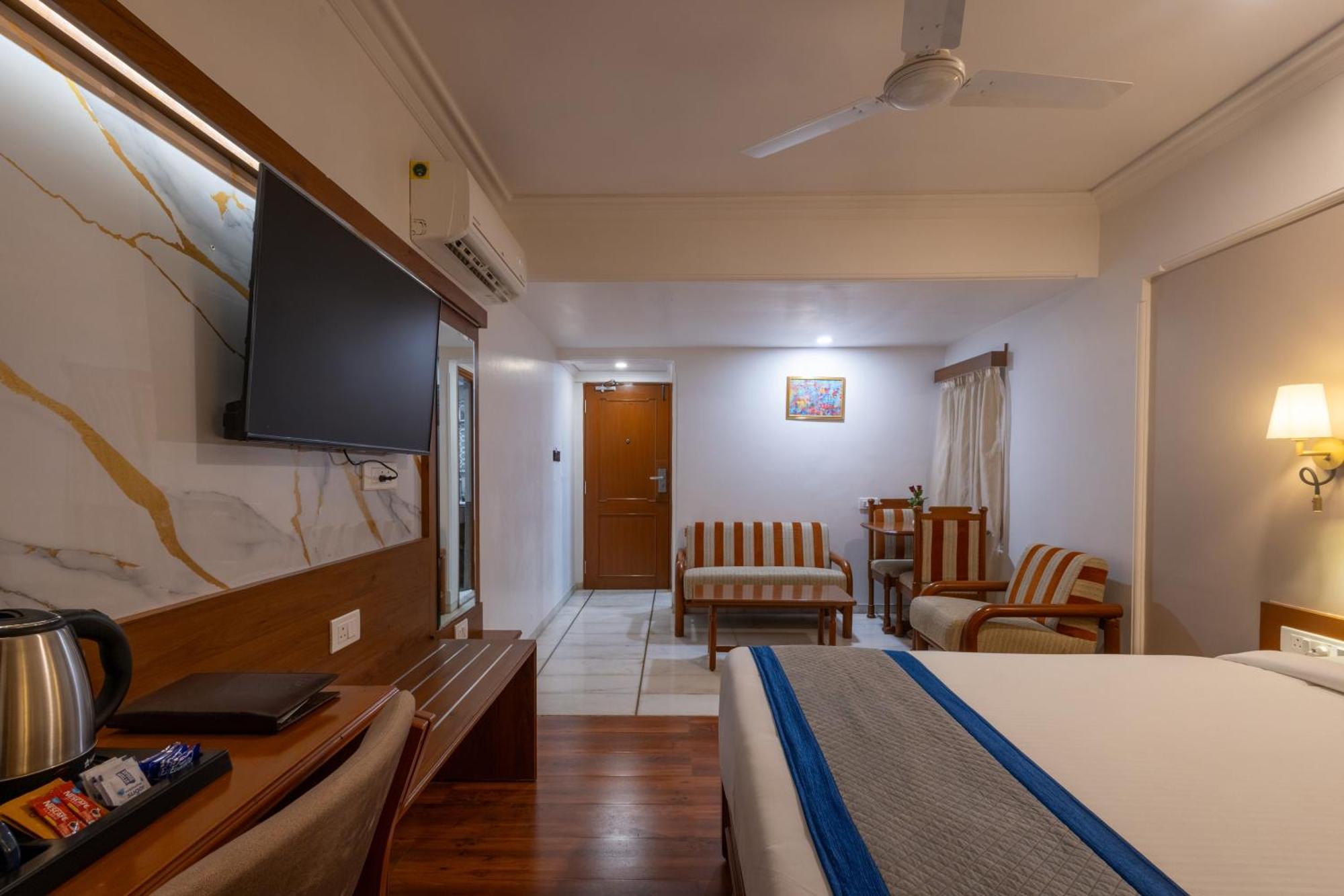Alba Premier, Vadodara Exterior photo