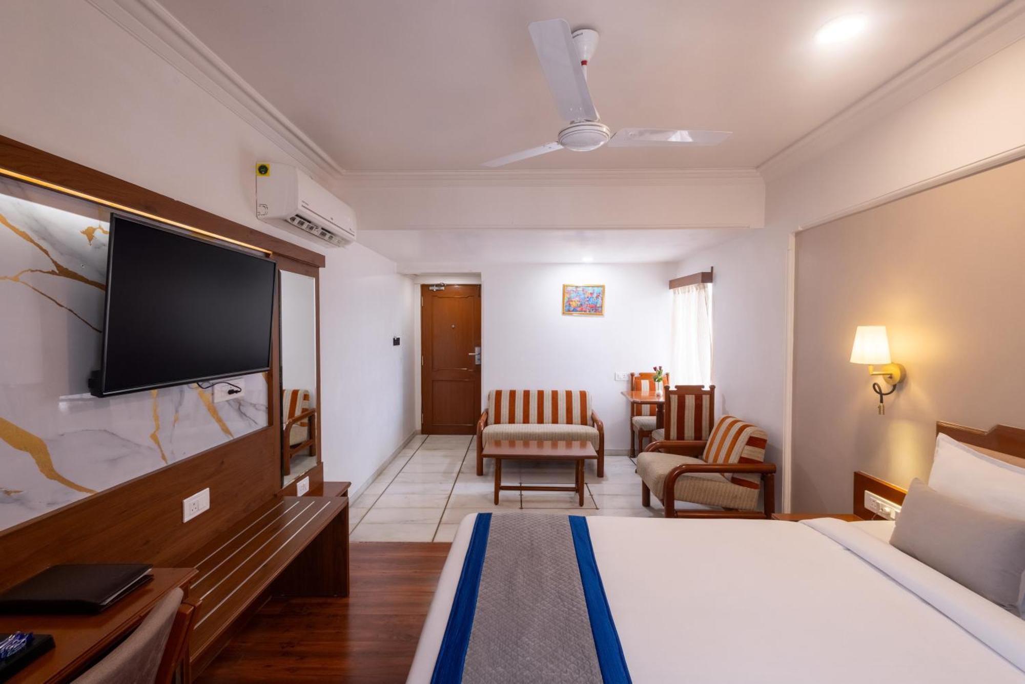 Alba Premier, Vadodara Exterior photo